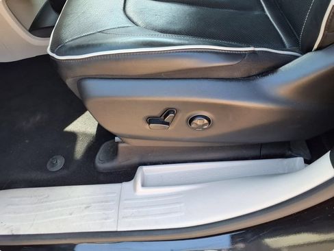 Used 2023 Chrysler Pacifica Limited FWD image 21