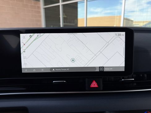 Used 2025 Kia Carnival EX image 21