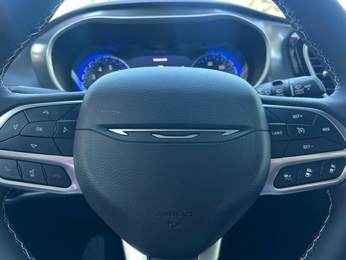 New 2027 Chrysler Pacifica Select FWD image 23