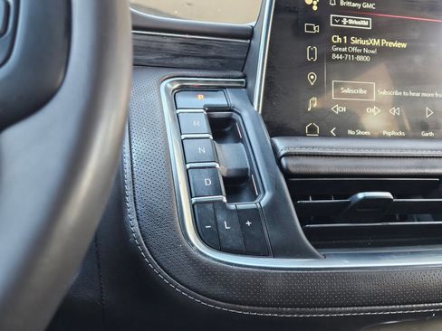 Used 2022 GMC Yukon XL SLT w/ SLT Premium Package image 19