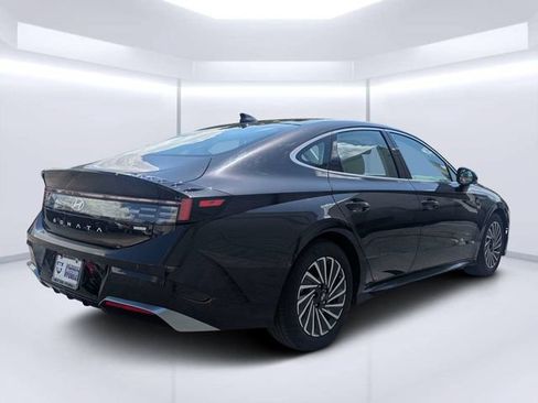 Used 2024 Hyundai Sonata Limited FWD image 3