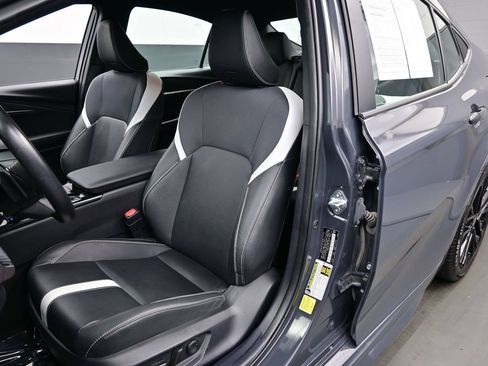 Used 2025 Toyota Camry SE FWD image 12