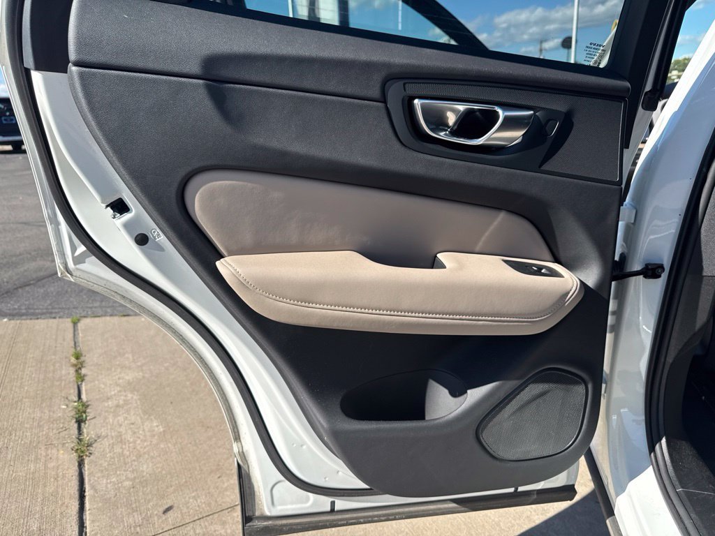 Used 2026 Volvo XC60 B5 Plus AWD/4WD image 21