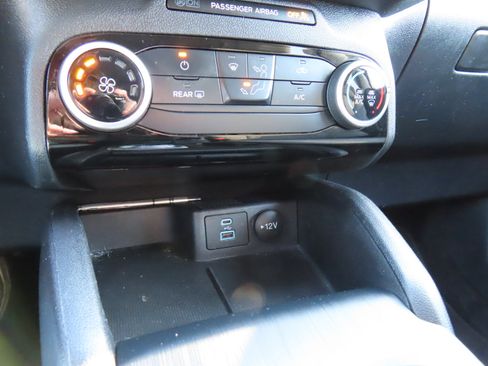 Used 2022 Ford Escape SE image 28