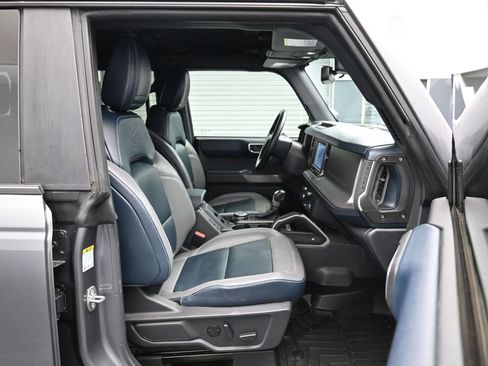 Used 2023 Ford Bronco Outer Banks AWD/4WD image 13