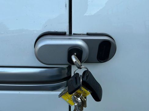 Used 2018 Nissan NV 2500 SV RWD image 22