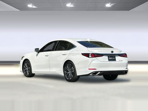 Certified 2024 Lexus ES 350 w/ Premium Package FWD image 3