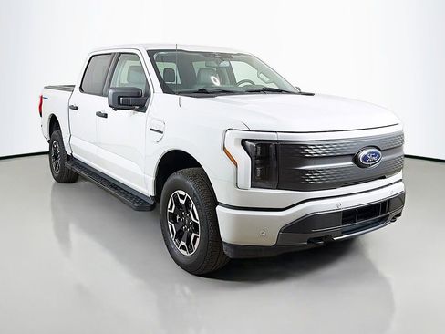 Used 2023 Ford F150 Lightning XLT image 2