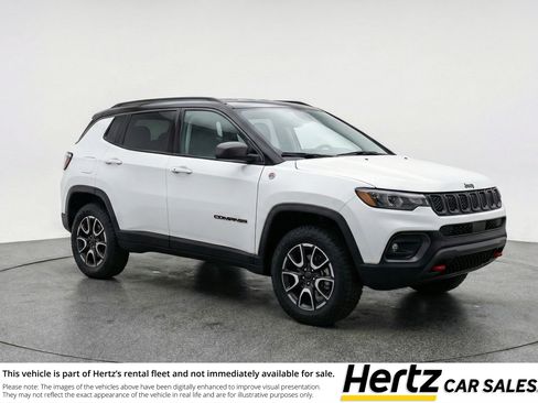 Used 2025 Jeep Compass Trailhawk AWD/4WD image 1
