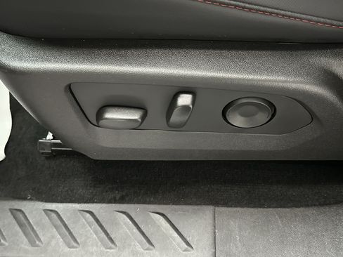 Used 2025 Chevrolet Colorado Z71 AWD/4WD image 21