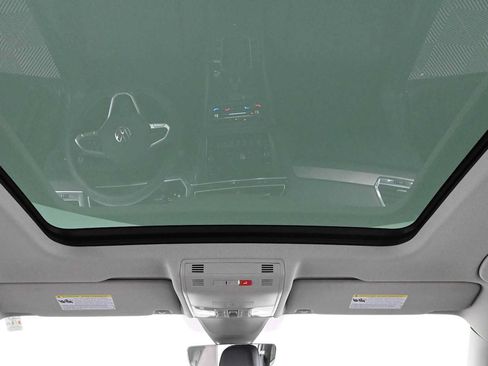 Certified 2022 Volkswagen Tiguan SE w/ Panoramic Sunroof Package FWD image 4