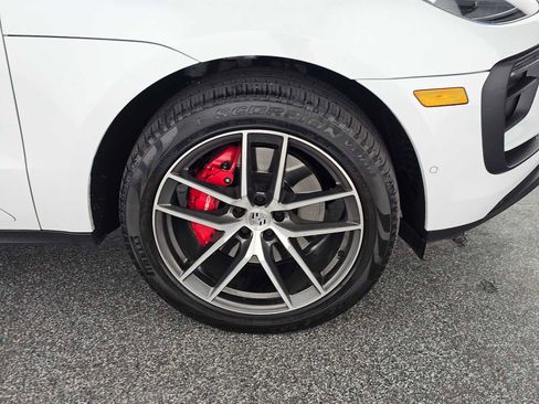 Used 2024 Porsche Macan S image 10