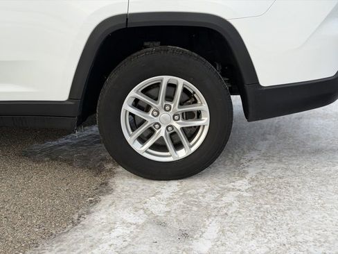 Used 2023 Jeep Grand Cherokee L Laredo image 13