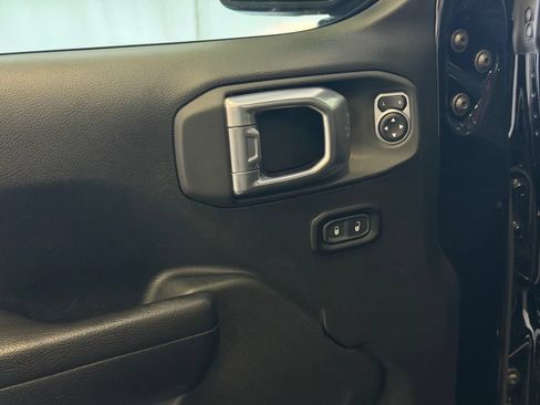 Used 2023 Jeep Gladiator Rubicon w/ Cold Weather Group AWD/4WD image 11