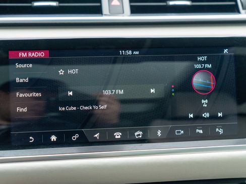 Used 2018 Land Rover Range Rover Velar image 23