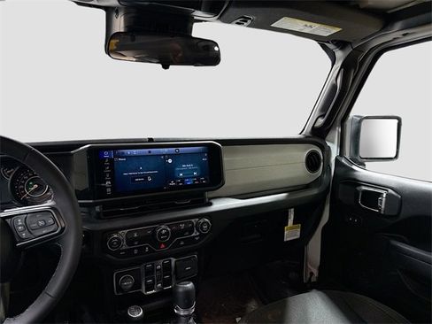 Used 2025 Jeep Gladiator Sport image 24