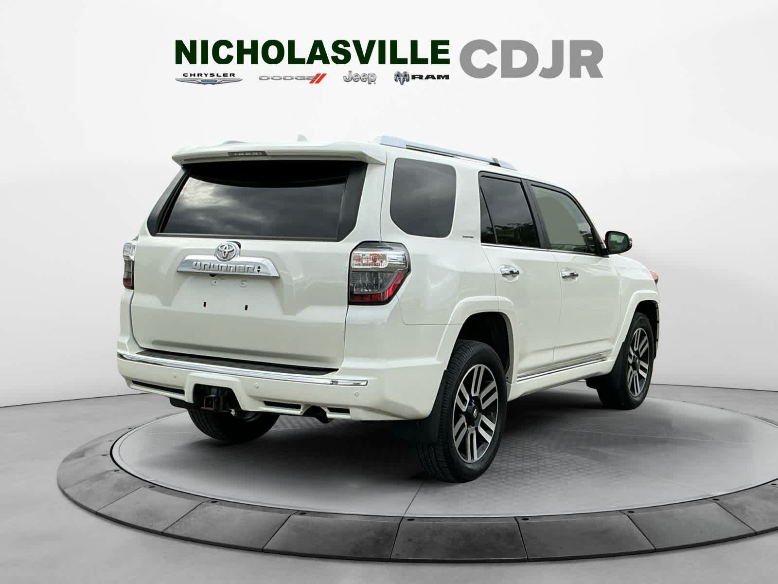 Used 2022 Toyota 4Runner Limited AWD/4WD image 5