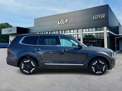 Certified 2025 Kia Telluride S image 9