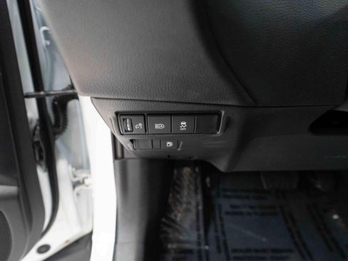 Used 2025 Toyota Corolla Cross AWD Hybrid w/ Moonroof Package image 11