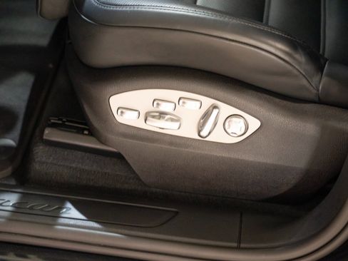 Certified 2026 Porsche Macan AWD/4WD image 13