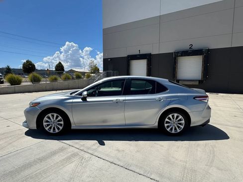 Used 2018 Toyota Camry LE FWD image 2