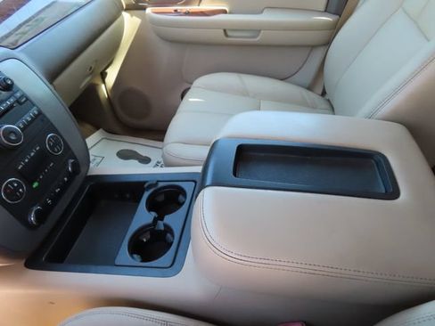 Used 2008 GMC Yukon SLT w/ SLT Preferred Equipment Group AWD/4WD image 19