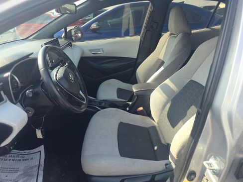 Used 2019 Toyota Corolla SE w/ SE Option Package FWD image 4