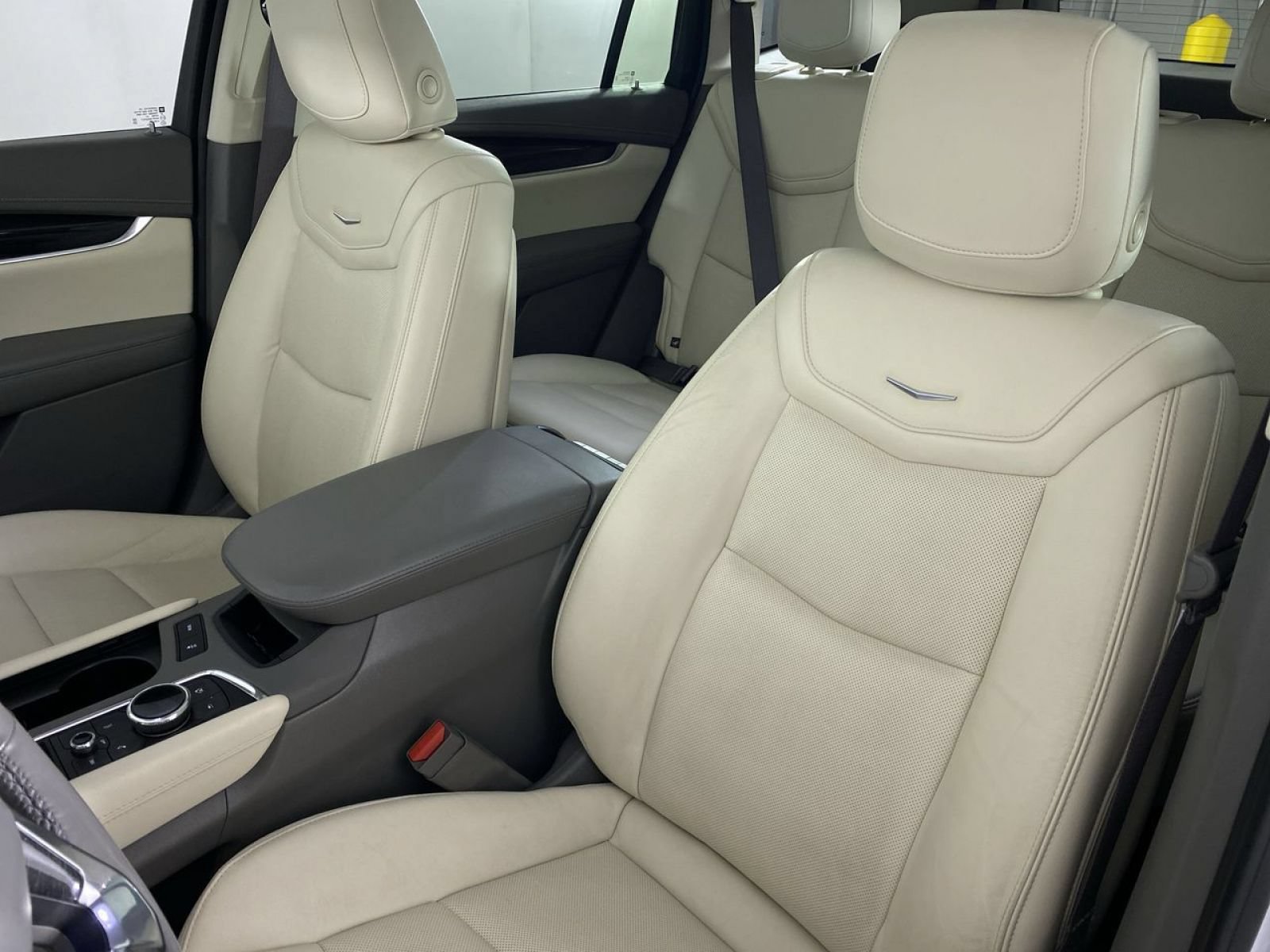 Certified 2020 Cadillac XT6 Premium Luxury FWD image 11