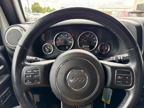 Used 2018 Jeep Wrangler Unlimited Sahara w/ Connectivity Group AWD/4WD image 24