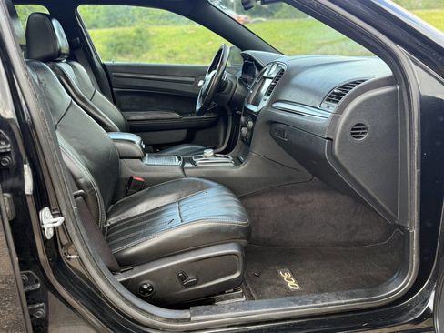 Used 2016 Chrysler 300 S RWD image 15