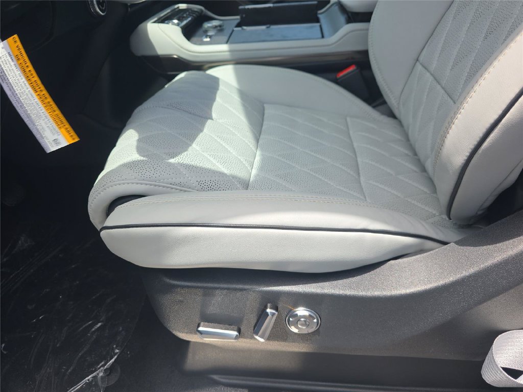 New 2027 Lincoln Navigator L Black Label RWD image 17