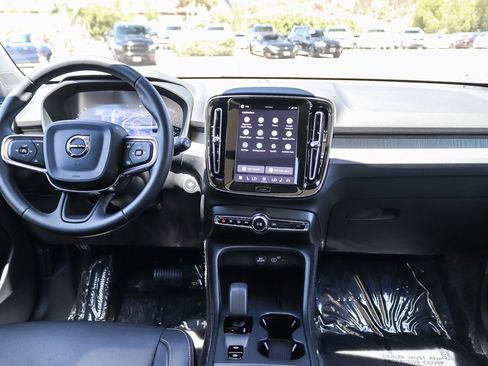 Certified 2026 Volvo XC40 B4 Core FWD image 14