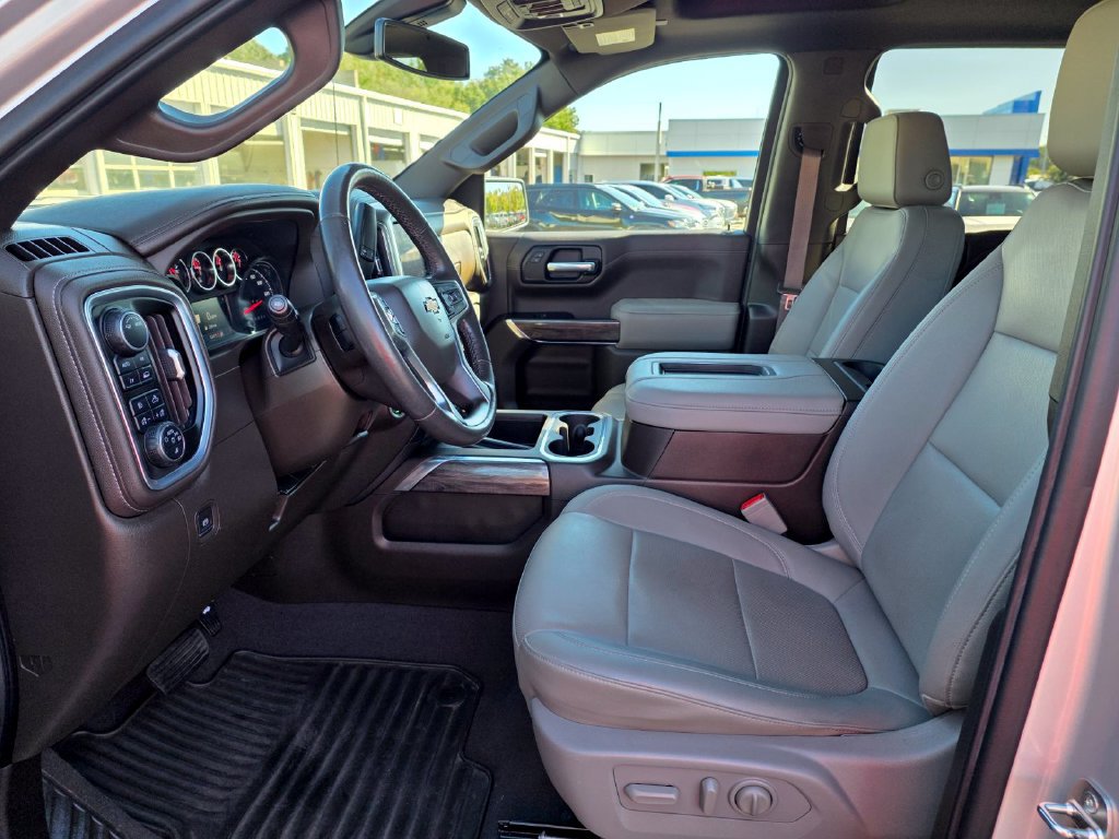 Used 2022 Chevrolet Silverado 1500 LTZ w/ LTZ Premium Package AWD/4WD image 16
