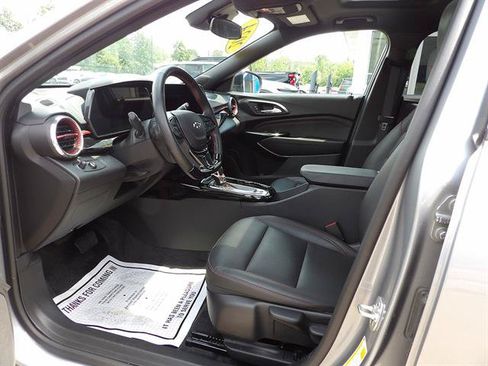 Certified 2024 Chevrolet Trax RS w/ Sunroof Package FWD image 9