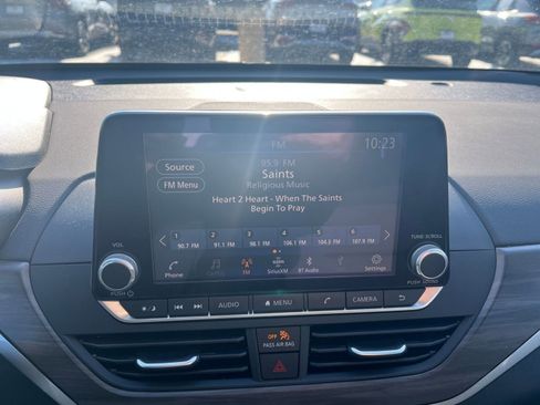 Used 2025 Nissan Altima 2.5 SV image 17