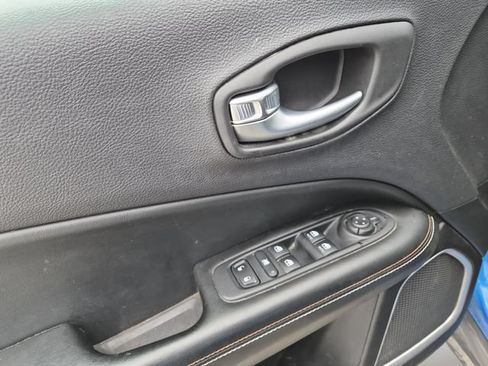 Used 2018 Jeep Compass Latitude w/ Popular Equipment Group AWD/4WD image 10