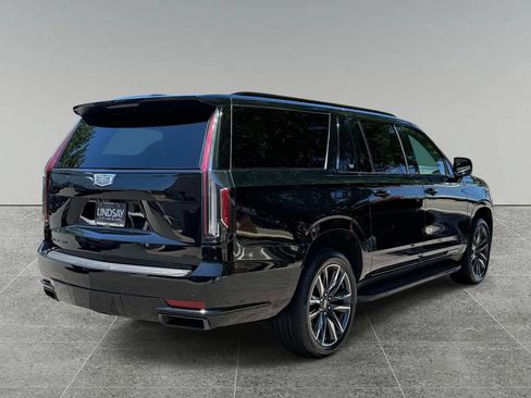 Used 2024 Cadillac Escalade ESV Sport AWD/4WD image 10