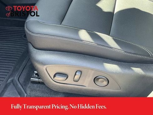 Used 2026 Chevrolet Traverse LT w/ Driver Confidence Package AWD/4WD image 30