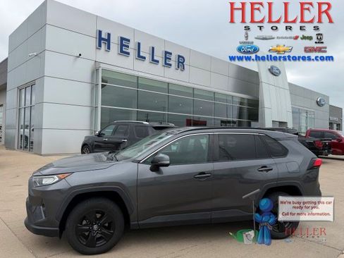 Used 2021 Toyota RAV4 XLE FWD image 1