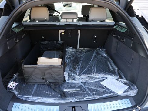 New 2026 Land Rover Range Rover Velar Dynamic SE AWD/4WD image 8