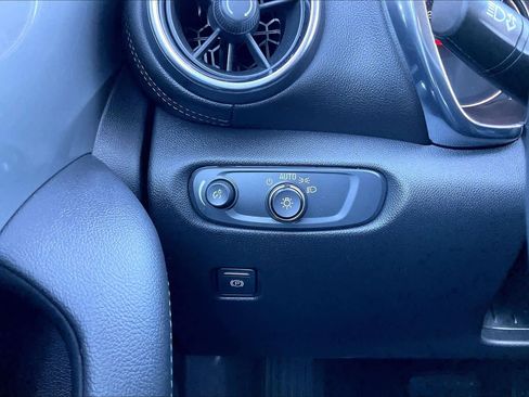 Used 2019 Chevrolet Blazer LT image 32