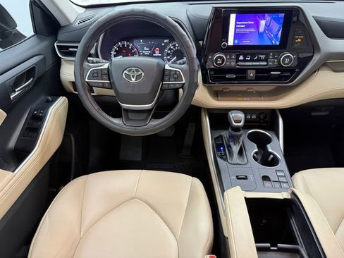 Used 2023 Toyota Highlander XLE FWD image 31