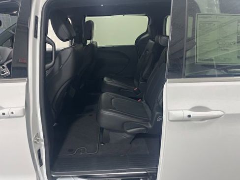 New 2025 Chrysler Voyager LX image 31