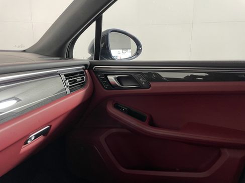 Used 2022 Porsche Macan S image 14