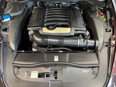 Used 2014 Porsche Cayenne Platinum Edition AWD/4WD image 22