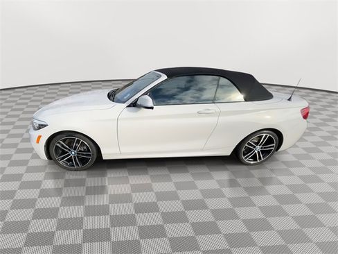 Used 2020 BMW 230i Convertible w/ M Sport Package image 5