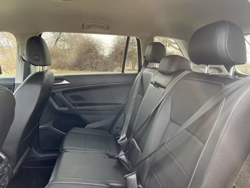 Used 2018 Volkswagen Tiguan SE image 26