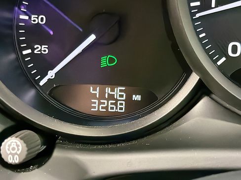 Used 2025 Porsche Macan image 41