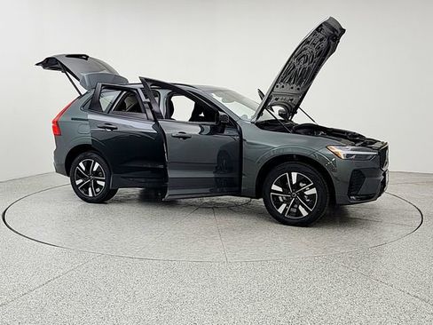 New 2026 Volvo XC60 B5 Plus w/ Protection Package Premier image 10