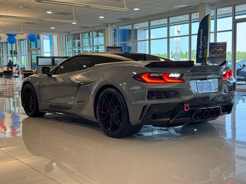 Used 2024 Chevrolet Corvette Z06 RWD image 10